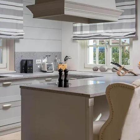 Villa Vabriga Sleeps 8 With Pool Air Con And Wifi *