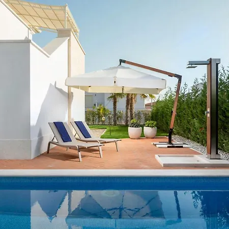 Vabriga Sleeps 8 With Pool Air Con And Wifi *